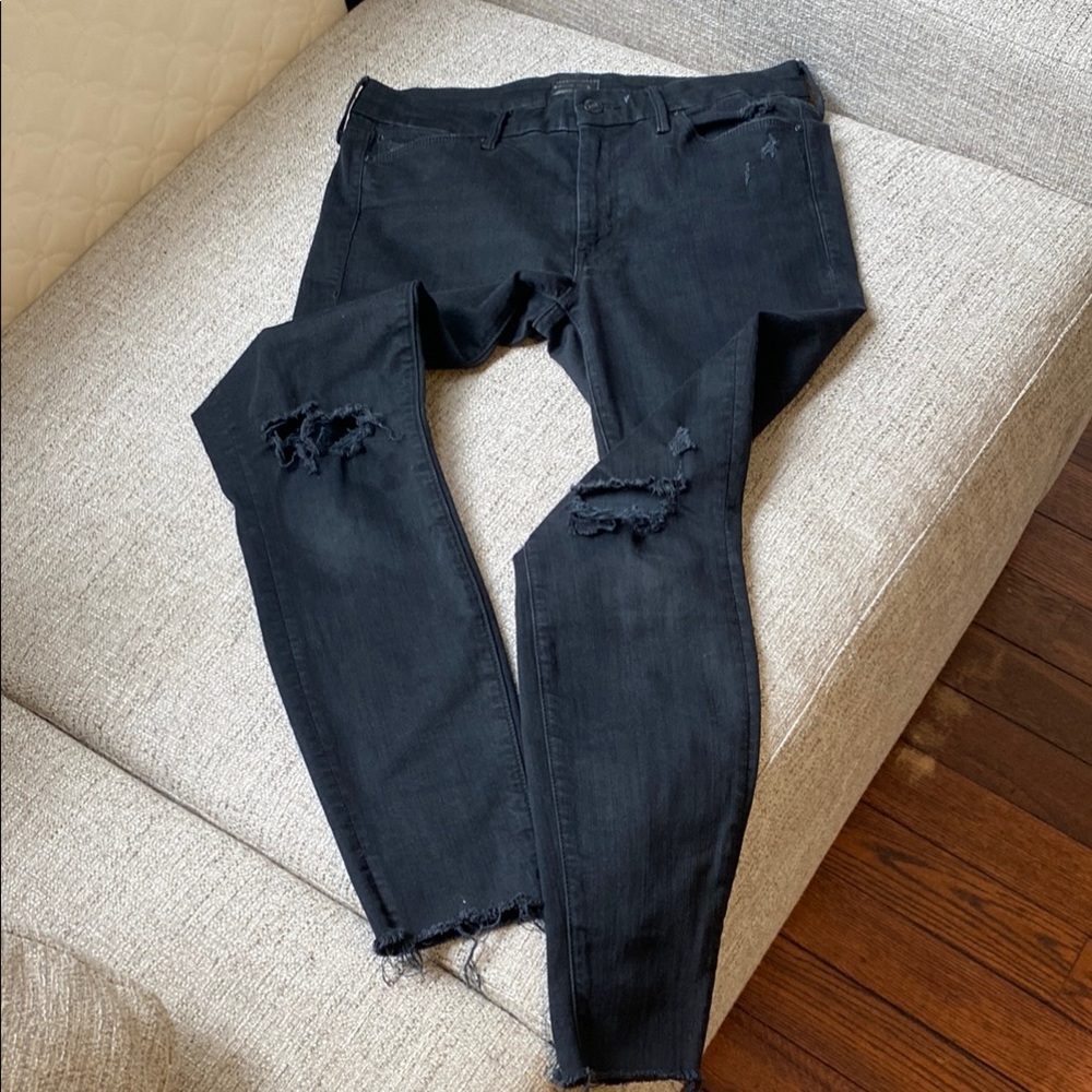 MOTHER looker ankle fray in black. Size 30. Excellent condition